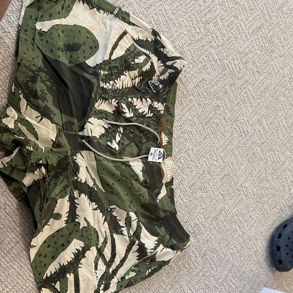 Nike ACG reservoir goat shorts - Picture 2 of 3